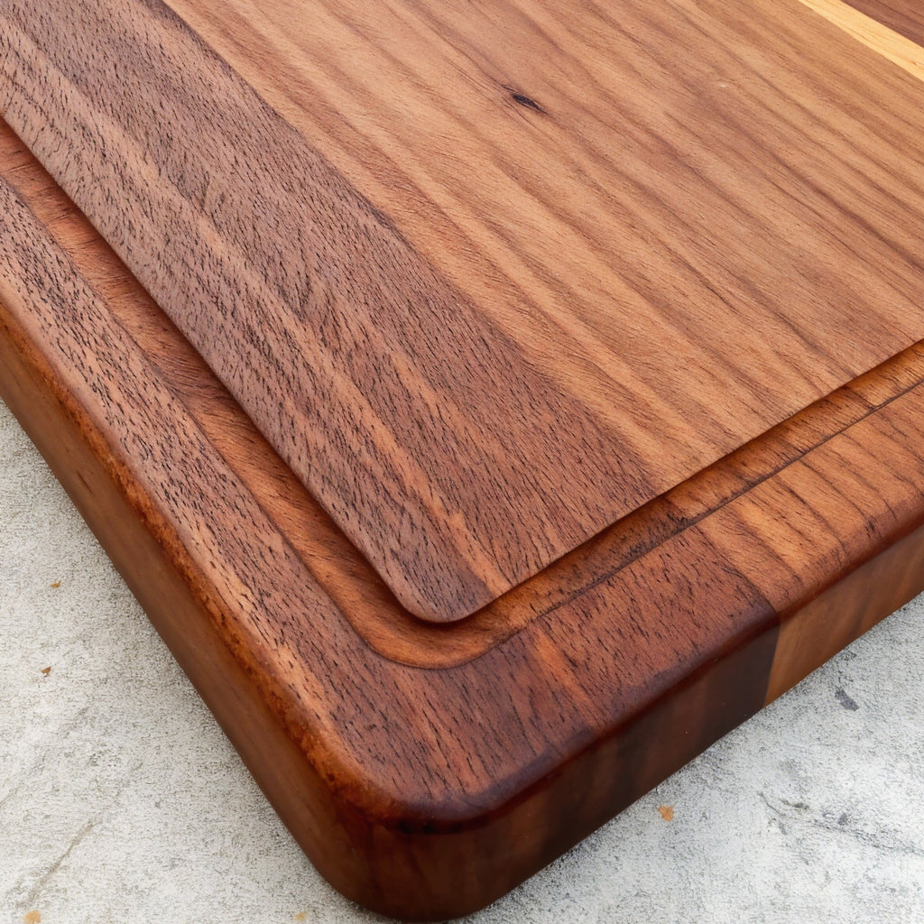 Tabla de corte de sapele Meberant — vista de perfil