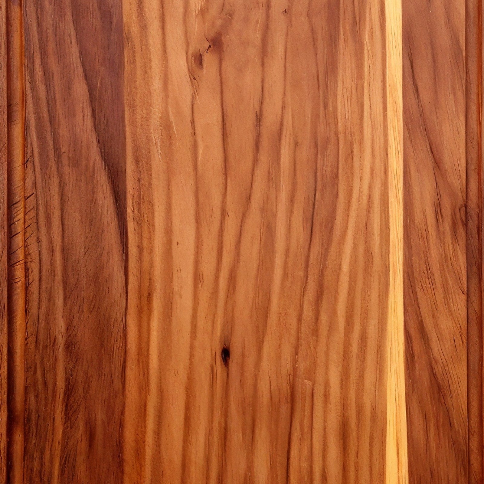 Tabla de corte de sapele Meberant — detalle del grano de madera