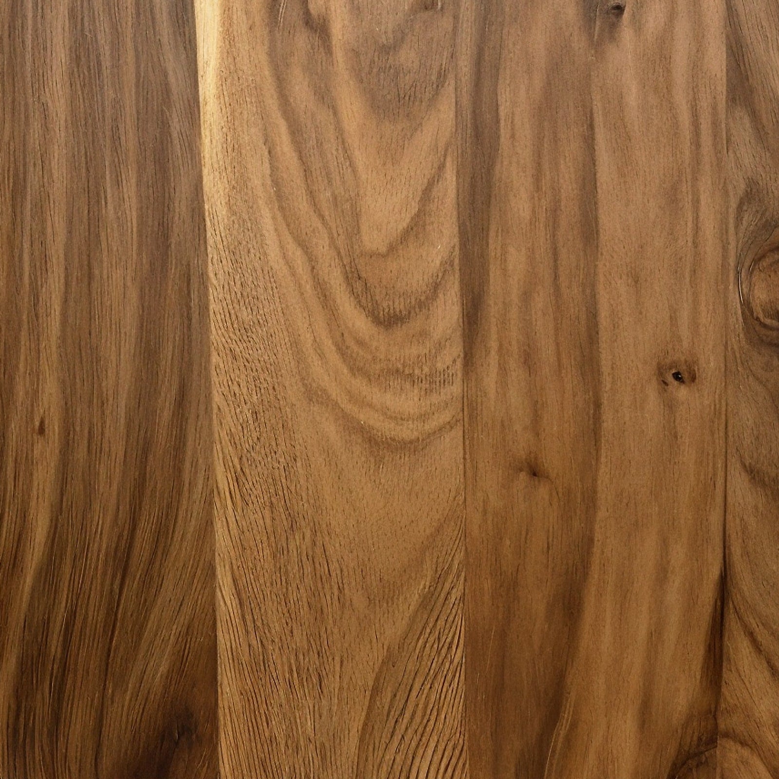 Tabla de corte de nogal Meberant — detalle macro de vetas de madera
